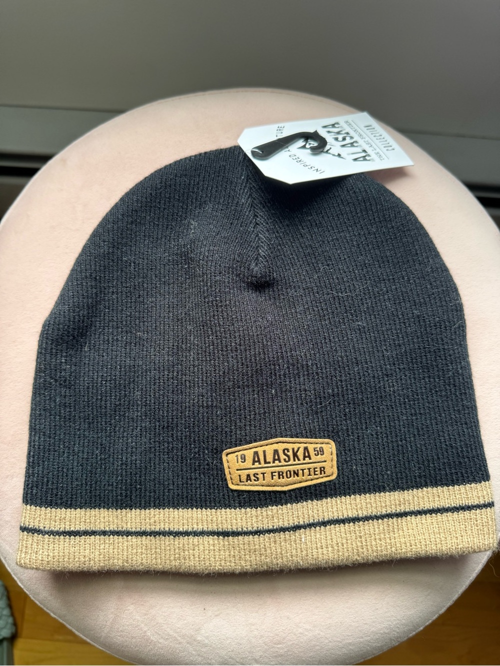 NWT Alaska Black & Tan Knit Beanie